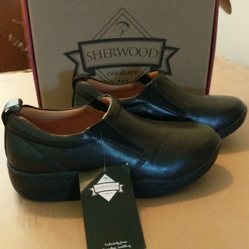 Ladies Pull on Shoe